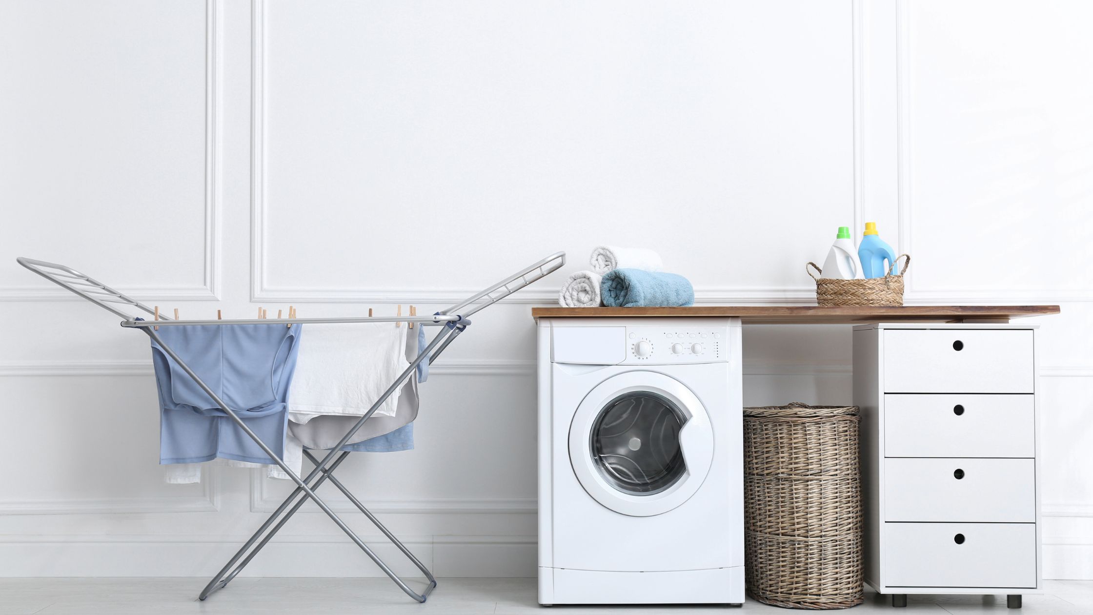 You are currently viewing טיפים לתליית כביסה יעילה – כיצד למקסם את מקום התלייה ולסדר את הכביסה בצורה אסתטית